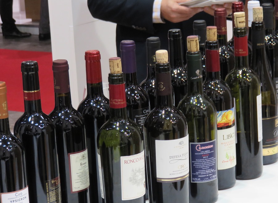 L’economia italiana del vino fattura circa 11 mld di euro, 6 i mld di export (+6% nel 2017)