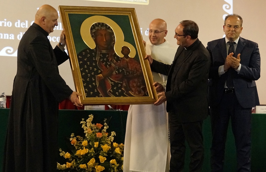 Con il gemellaggio tra i Santuari della Madonna di Capocolonna e Czestochowa, nuovi rapporti tra Polonia e Calabria