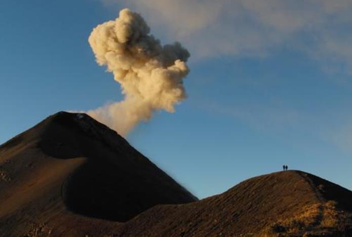 Violentissima eruzione del Volcan de Fuego in Guatemala: colonna eruttiva alta 10 chilometri, numerose le vittime