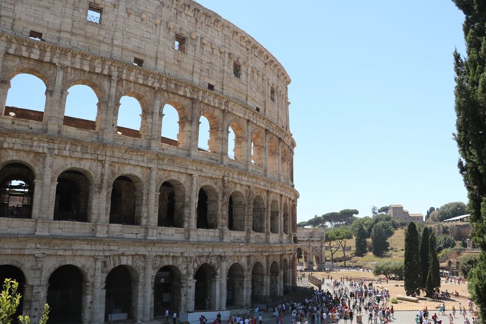 Crollo del turismo in Italia, potente Sos di Confesercenti: gli interventi del decreto Cura Italia sono inconsistenti!
