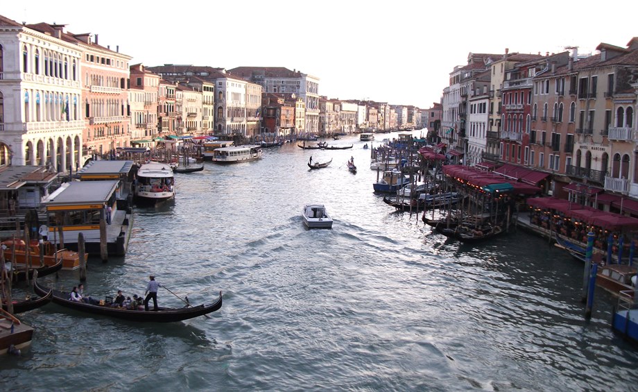 Venezia punta sulla mobilità a idrogeno. Siglato accordo tra Comune, Città Metropolitana, Eni e Toyota