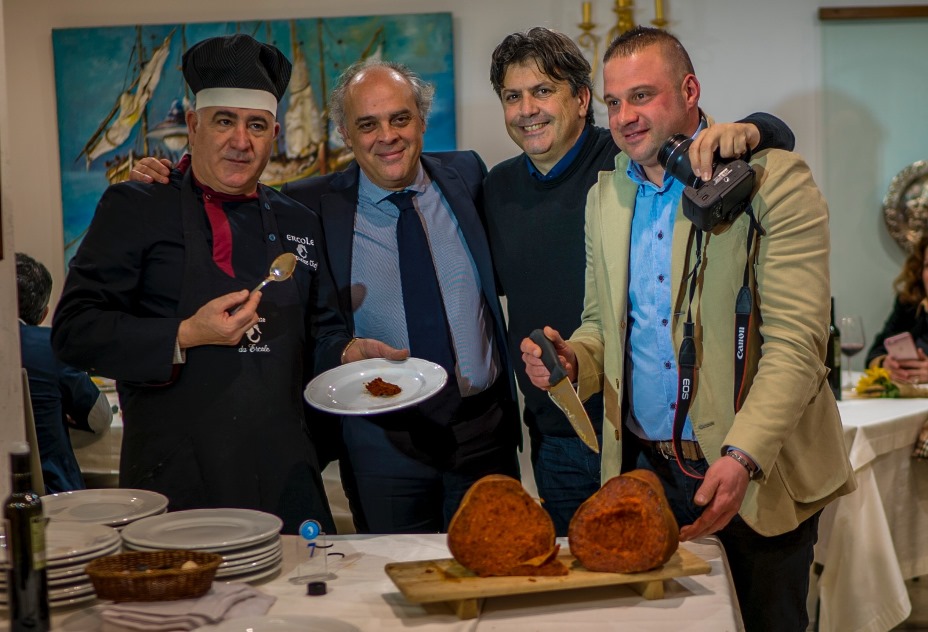 La ’Nduja di Spilinga da vera filiera corta e l’arte culinaria di Ercole Villirillo: partito da Crotone un tour internazionale