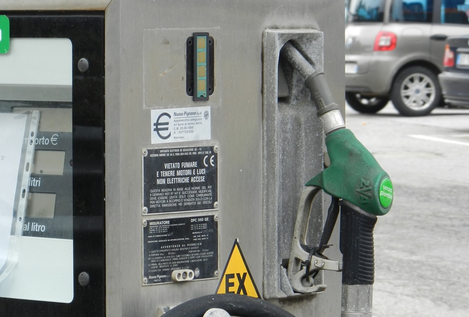 Caro carburante in Italia, Sos Coldiretti:  un effetto valanga sulla spesa con un aumento dei costi di trasporto e di produzione