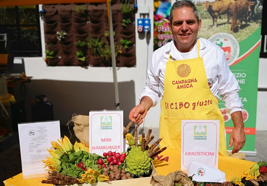 Milano: al farmer’s market di Campagna Amica assaggi di carne bovina Made in Italy tra tagliate, mini hamburger, arrosticini