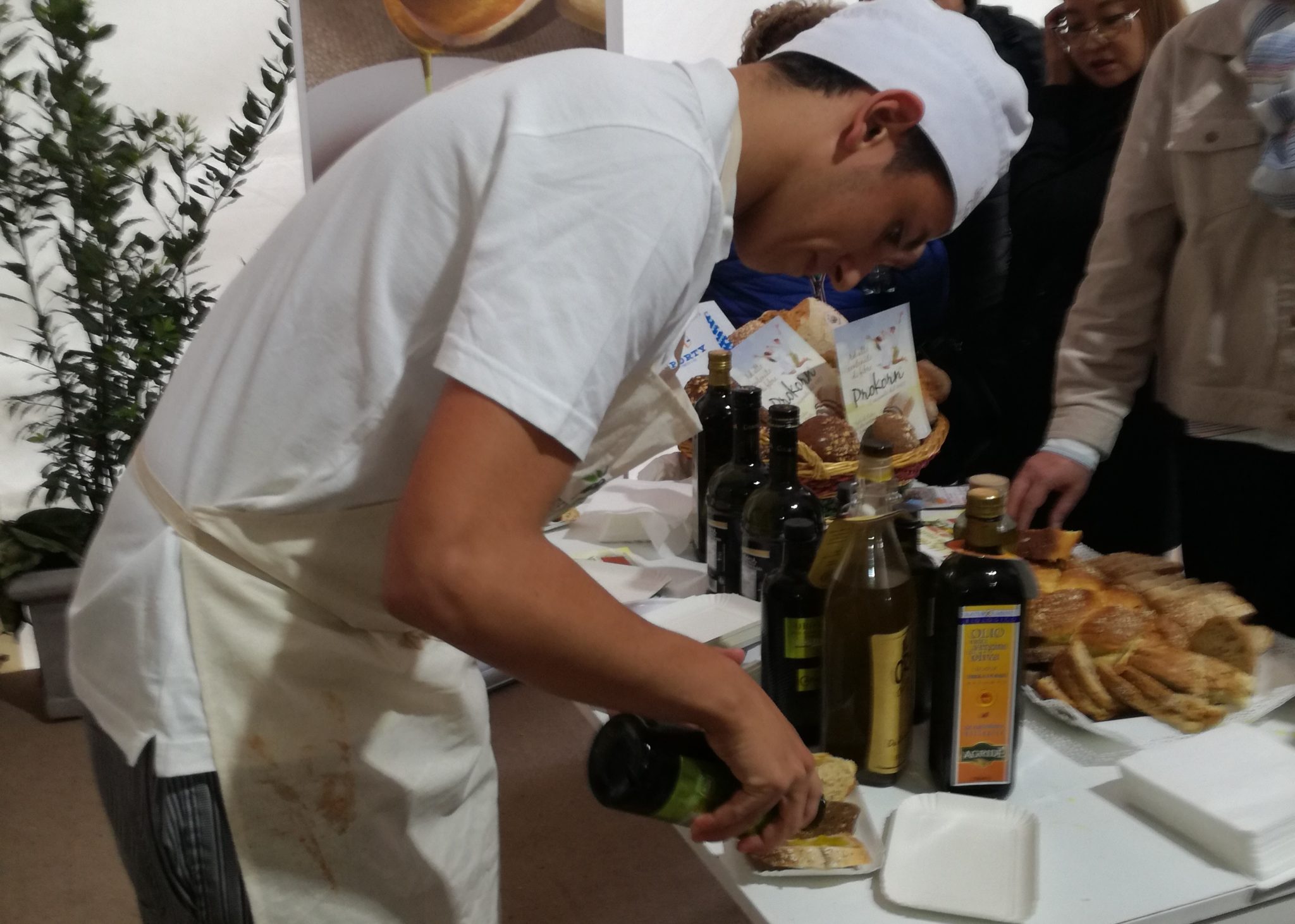 Pane fresco artigianale e olio d’oliva extravergine: la merenda della tradizione. Raccolta fondi per un panificio in Etiopia