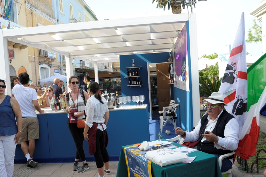 Girotonno a Carloforte, in Sardegna: la cultura, le tradizioni, l’identità e la gastronomia legati ai Tonni e alle Tonnare