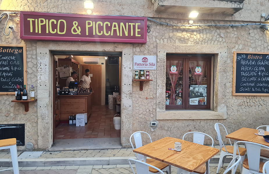 “Tipico & Piccante” di Fattoria Sila: prodotti tipici e ristorazione attenta alla tradizione nel cuore di Le Castella