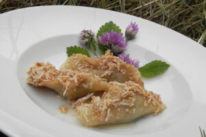 A Sutrio la Festa dei Cjarsòns, il piatto più tipico della Carnia, tra le suggestive e intatte montagne friulane